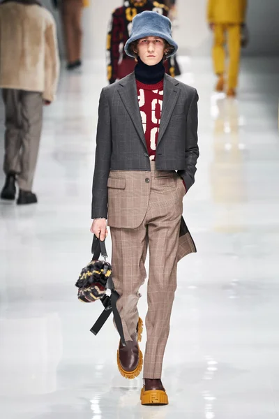 Look 27